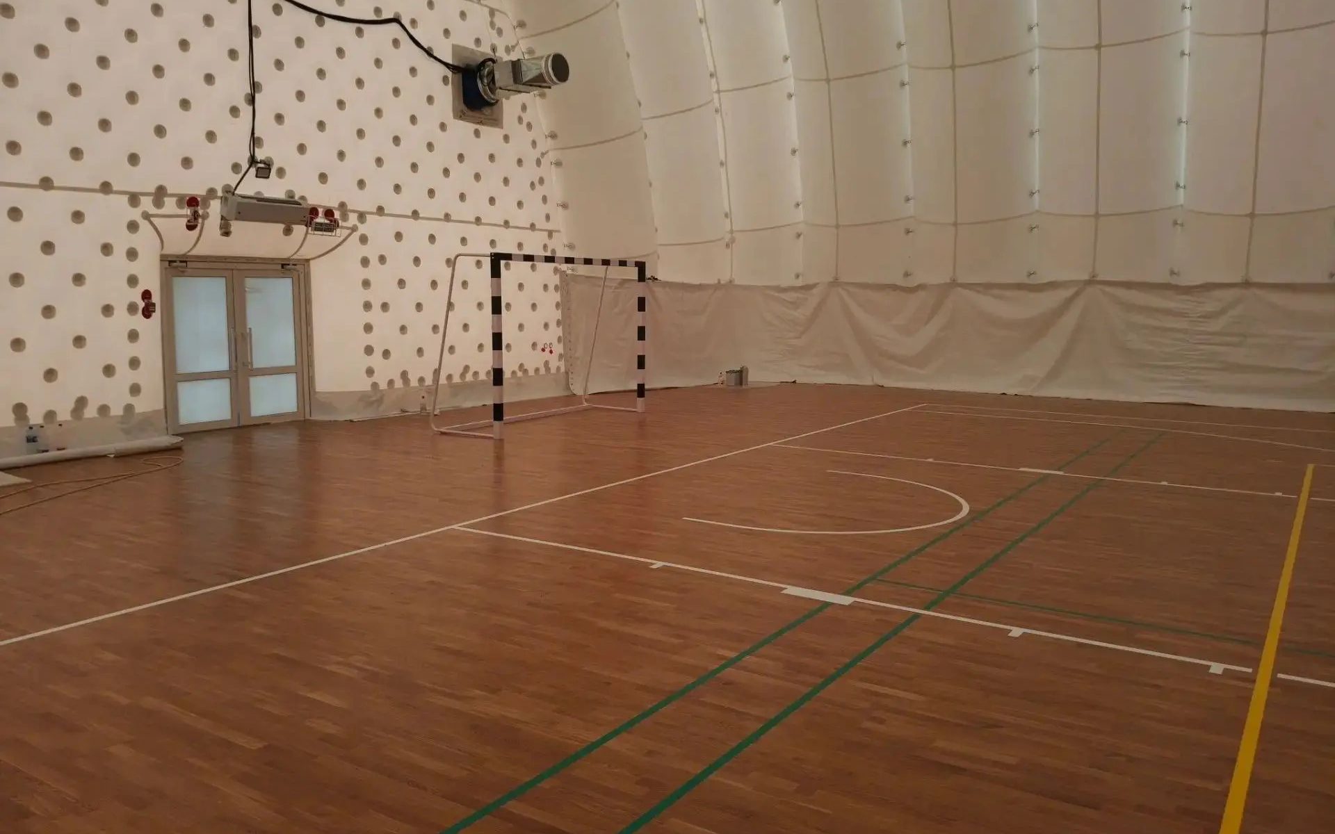 Разметка площадки и ворота в пневмокаркасном зале